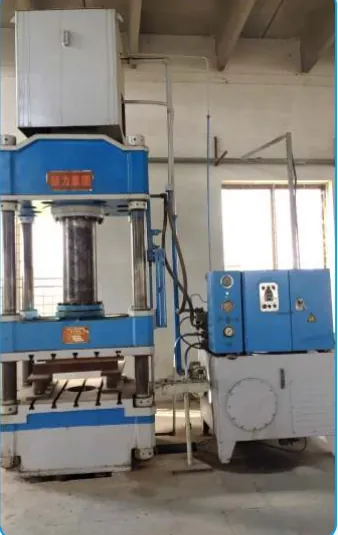 Hydraulic press, 310 tons
