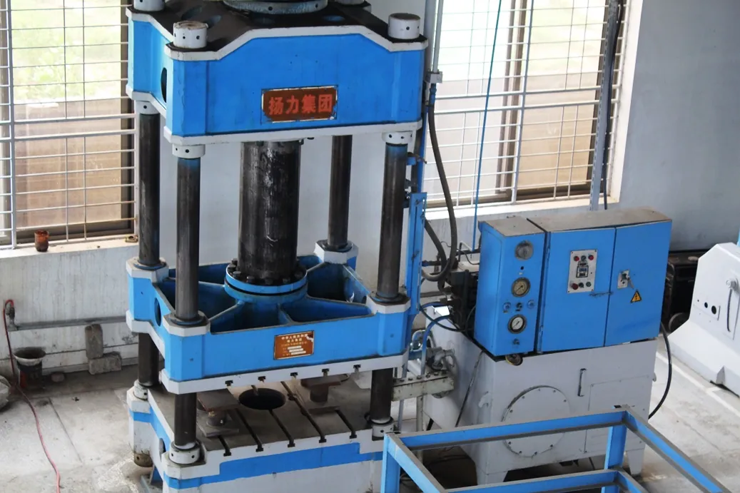 Four-column hydraulic press at Stellar MPM